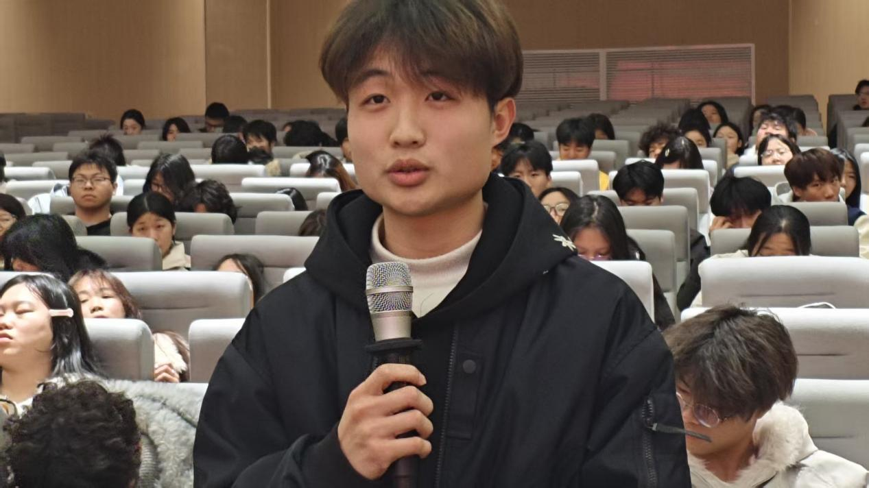 传红色基因 践全会精神,传红色基因 践全会精神,beat365vip官网开启新生入党启蒙教育新征程(图4) 传红色基因 践全会精神,传红色基因 践全会精神,beat365vip官网开启新生入党启蒙教育新征程(图4)