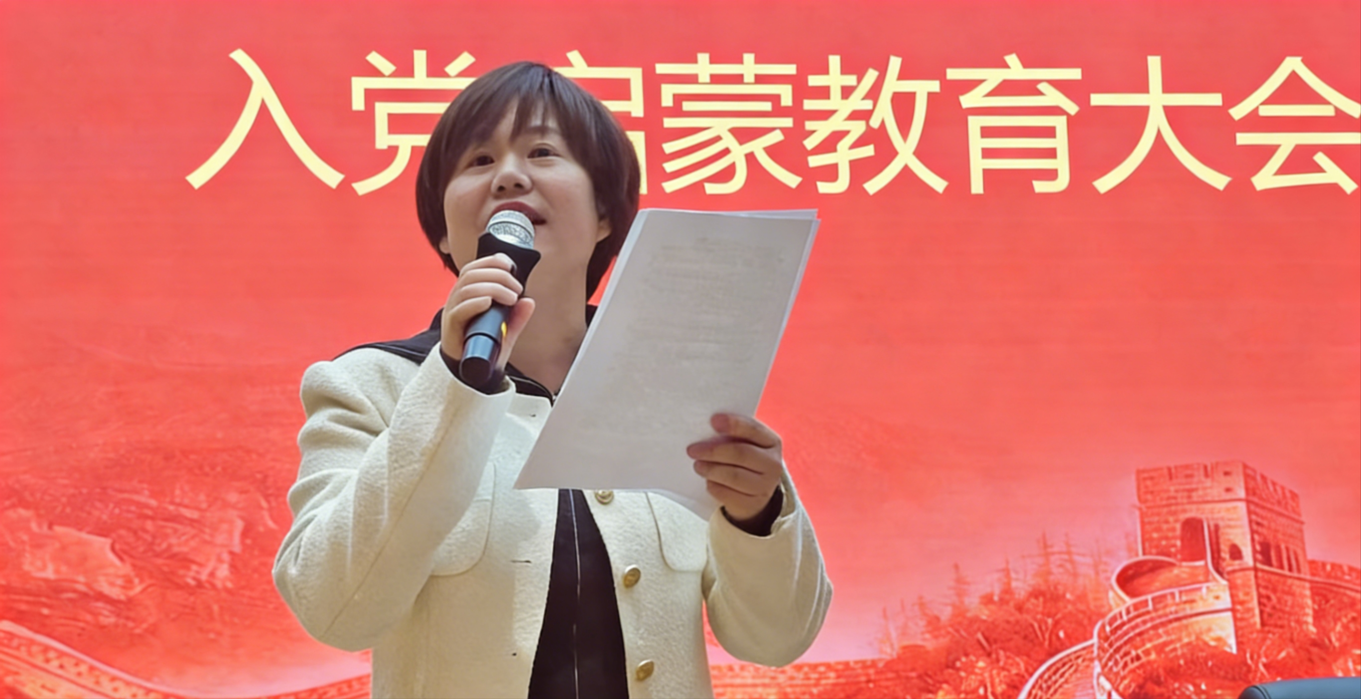 传红色基因 践全会精神,传红色基因 践全会精神,beat365vip官网开启新生入党启蒙教育新征程(图2) 传红色基因 践全会精神,传红色基因 践全会精神,beat365vip官网开启新生入党启蒙教育新征程(图2)