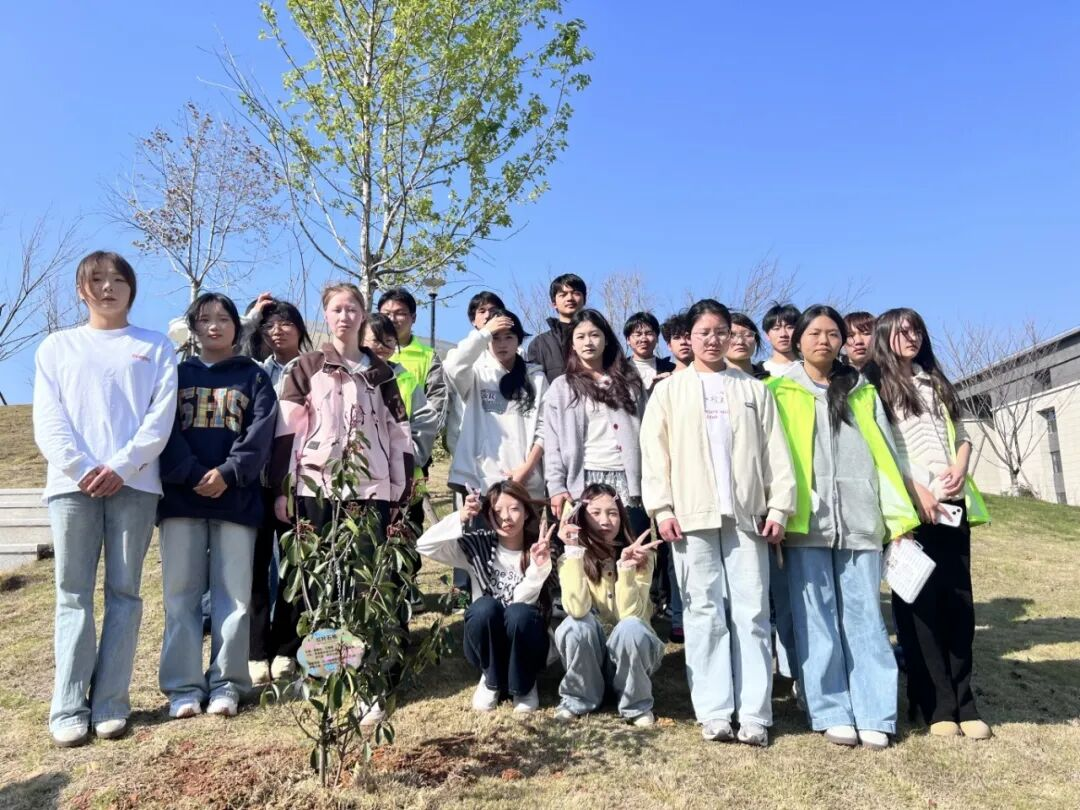 植心育绿 向阳生长｜beat365vip官网植树活动圆满举行(图2)
